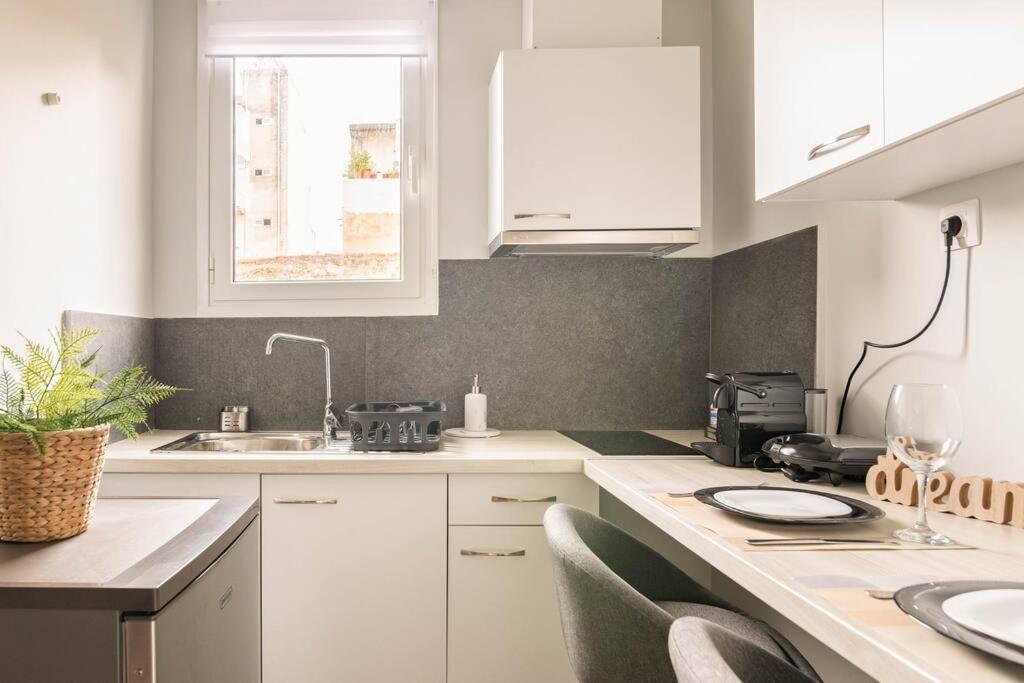 Stylish And Central Apt Near Acropolis - Avdi Square Athena Bagian luar foto