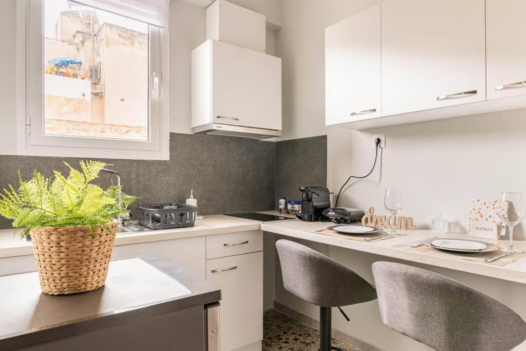 Stylish And Central Apt Near Acropolis - Avdi Square Athena Bagian luar foto